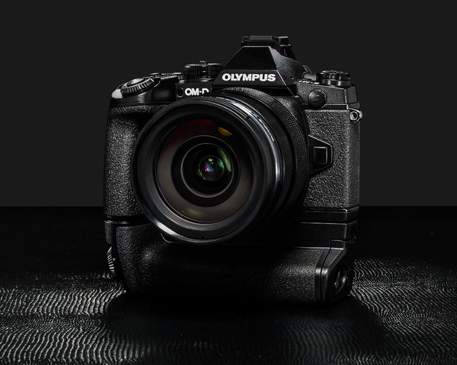 OM-D_E-M1_still_black_mood_5.jpg