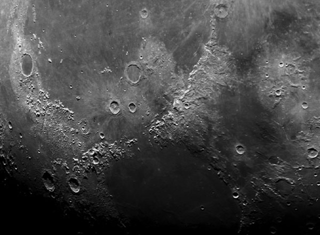 moon_1.jpg
